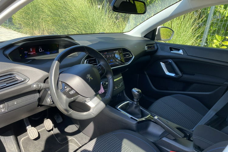 Peugeot 208 Zadbany z oryginalnym niskim przebiegiem zdjęcie 15