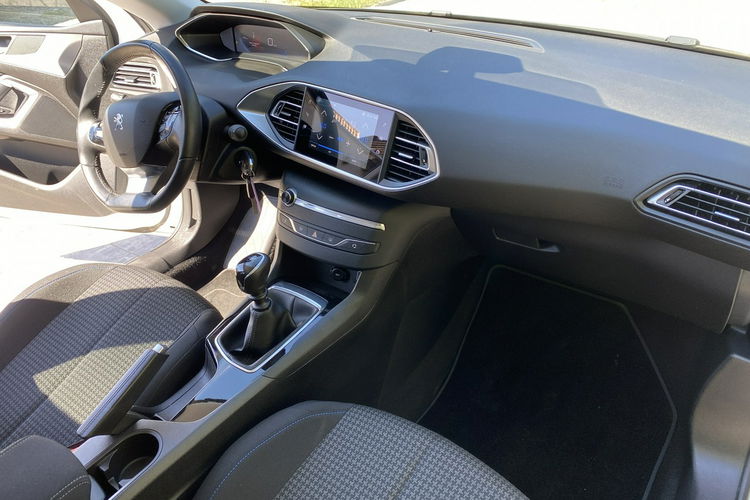 Peugeot 208 Zadbany z oryginalnym niskim przebiegiem zdjęcie 19