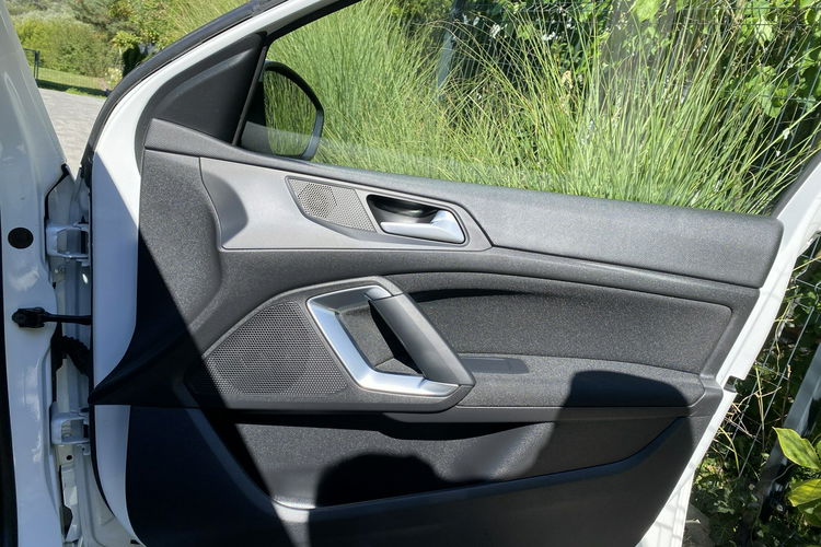 Peugeot 208 Zadbany z oryginalnym niskim przebiegiem zdjęcie 21