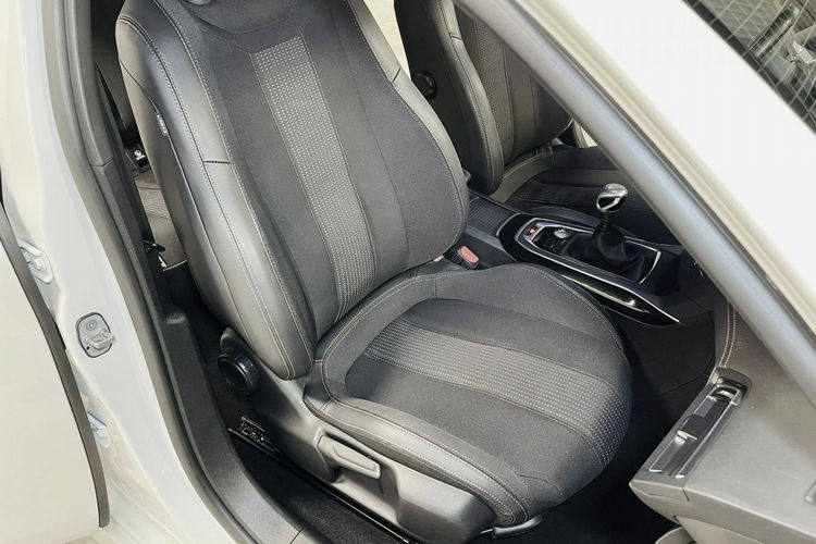 Peugeot 308 1.5 Blue-HDi 130KM"GT Line" LIFT KeyLess Full LED Lift Navi Kamery 360 zdjęcie 33