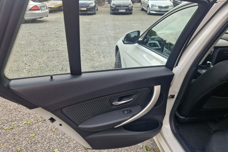 BMW 320 . Automat. Ledy. Navi zdjęcie 13