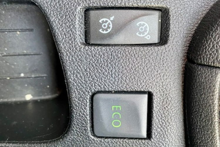 Renault Clio DIESEL / NAVI / KLIMA / TEMPOMAT / TABLET zdjęcie 17