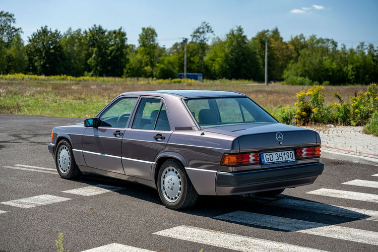 Mercedes W201 W201 / 190 / 2.3 136KM / Stan kolekcjonerski zdjęcie 12