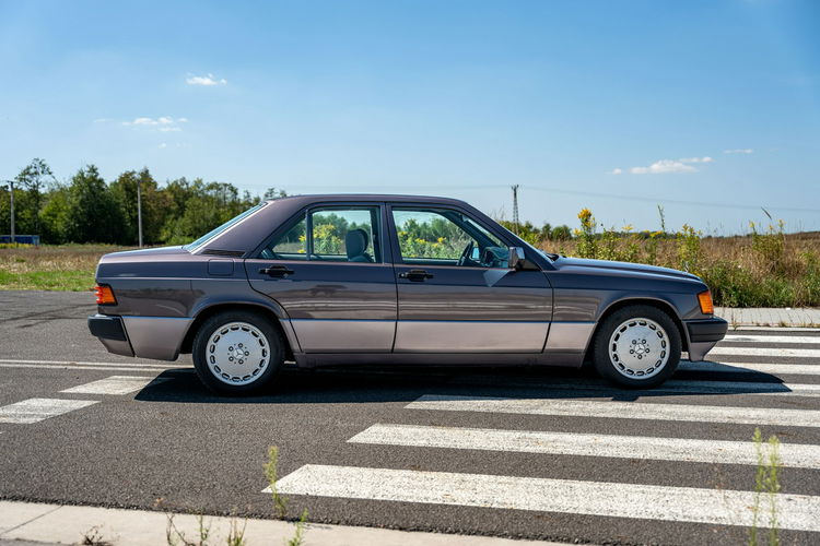 Mercedes W201 W201 / 190 / 2.3 136KM / Stan kolekcjonerski zdjęcie 13