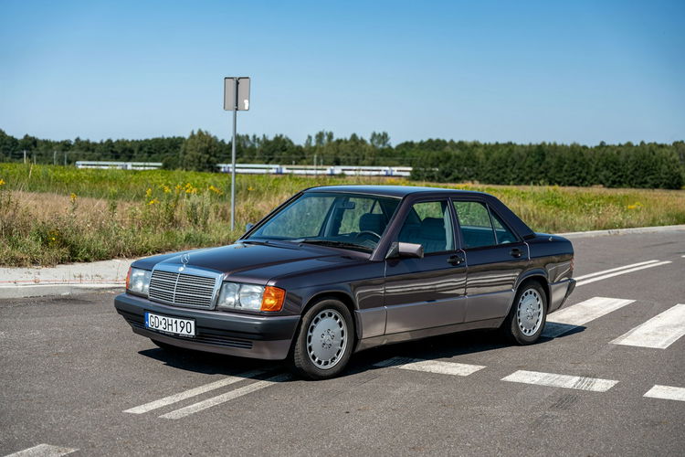 Mercedes W201 W201 / 190 / 2.3 136KM / Stan kolekcjonerski zdjęcie 4