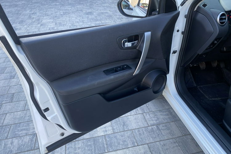 Nissan Qashqai 4X4. Zadbany Bezwypadkowy Niski oryginalny przebieg zdjęcie 11