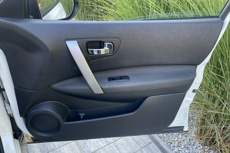 Nissan Qashqai 4X4. Zadbany Bezwypadkowy Niski oryginalny przebieg zdjęcie 14