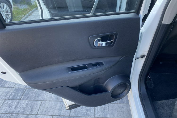 Nissan Qashqai 4X4. Zadbany Bezwypadkowy Niski oryginalny przebieg zdjęcie 17