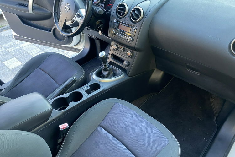 Nissan Qashqai 4X4. Zadbany Bezwypadkowy Niski oryginalny przebieg zdjęcie 7
