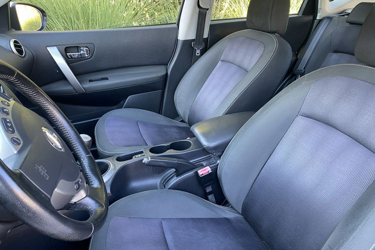 Nissan Qashqai 4X4. Zadbany Bezwypadkowy Niski oryginalny przebieg zdjęcie 8