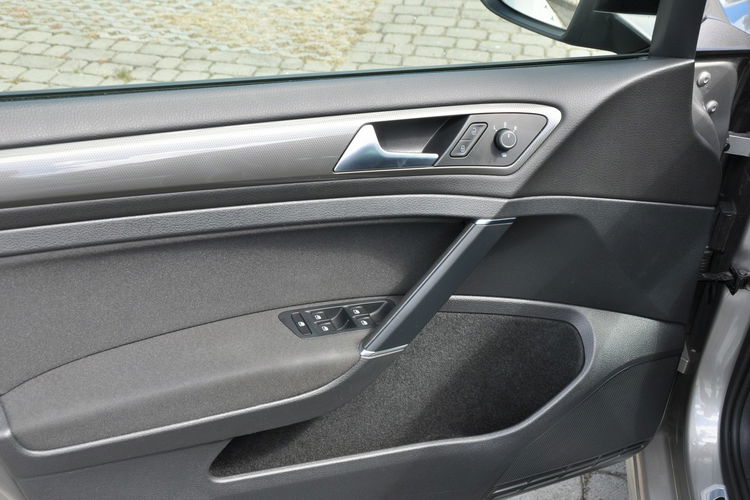 Volkswagen Golf 1.5 TSI BMT Evo IQ Drive DSG Ledy Podgrz. Szyba Lane Assist Gwar. FV zdjęcie 9
