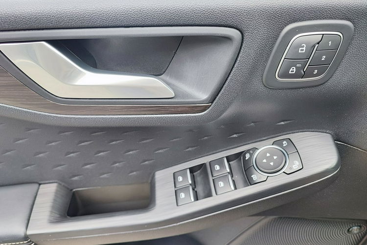 Ford Kuga AWD (4x4) + max Vignale + niski przebieg zdjęcie 12