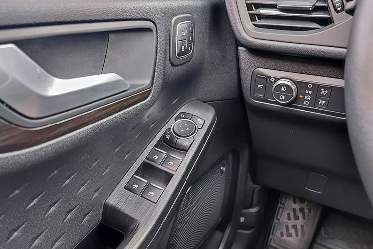 Ford Kuga AWD (4x4) + max Vignale + niski przebieg zdjęcie 20