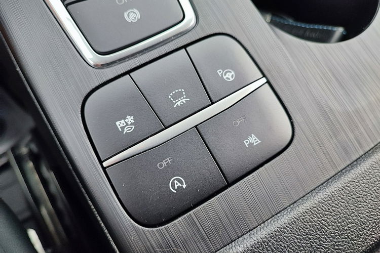 Ford Kuga AWD (4x4) + max Vignale + niski przebieg zdjęcie 24