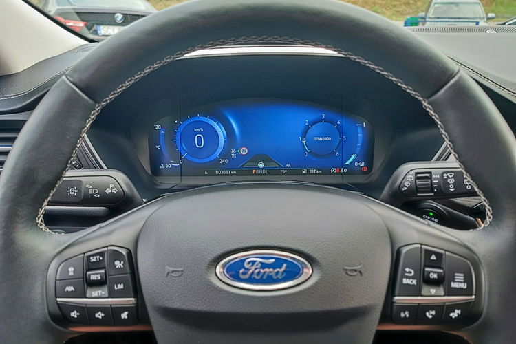 Ford Kuga AWD (4x4) + max Vignale + niski przebieg zdjęcie 31