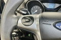 samochód osobowy Ford zdjęcie 16