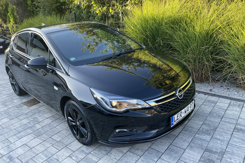 samochód osobowy Opel zdjęcie 1