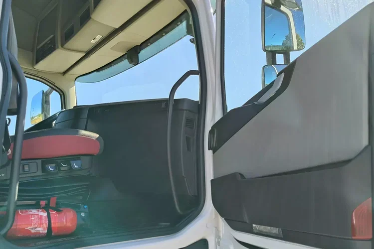 Volvo FH4 500 / EEV / AUTOMAT / STANDARD / PEŁNE OSPOJLEROWANIE / zdjęcie 15