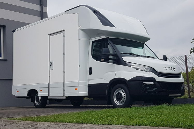 Iveco Daily KONTENER NISKOPODŁOGOWY 4.31x2.23x2.42 SKLEP KAMPER KLIMA FOODTRUCK zdjęcie 30