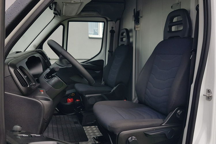 Iveco Daily KONTENER NISKOPODŁOGOWY 4.31x2.23x2.42 SKLEP KAMPER KLIMA FOODTRUCK zdjęcie 7