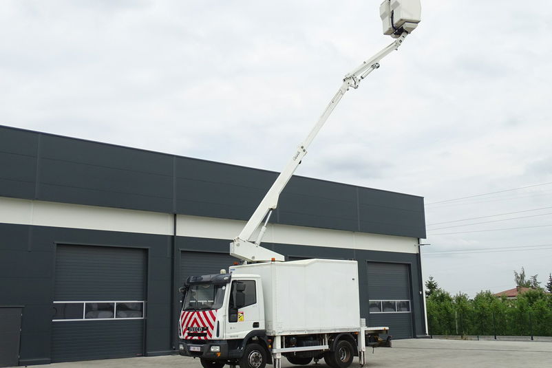 samochód ciężarowy Iveco zdjęcie 1