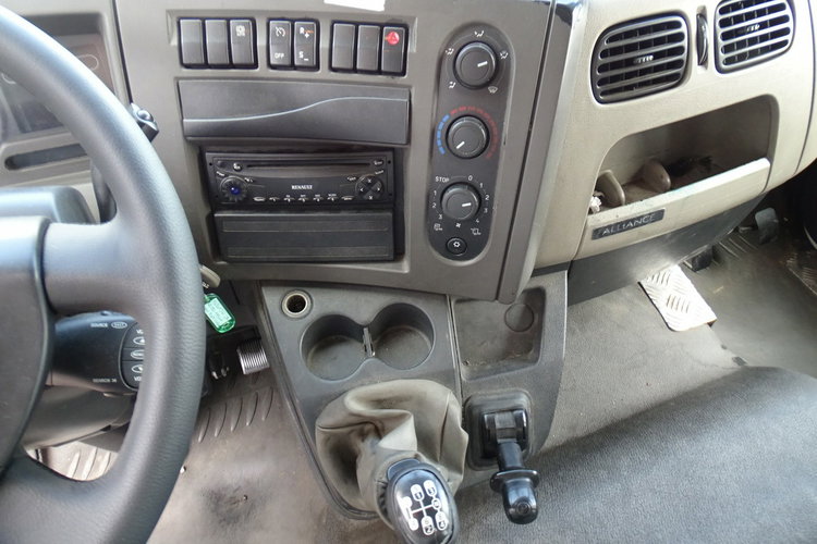 Renault MIDLUM 240 DXI 6 Osobowa Kabina Sprowadzony Firanka Przebieg Udokumentowany Klimatyzacja Poduszki Brygadówka Manual zdjęcie 22