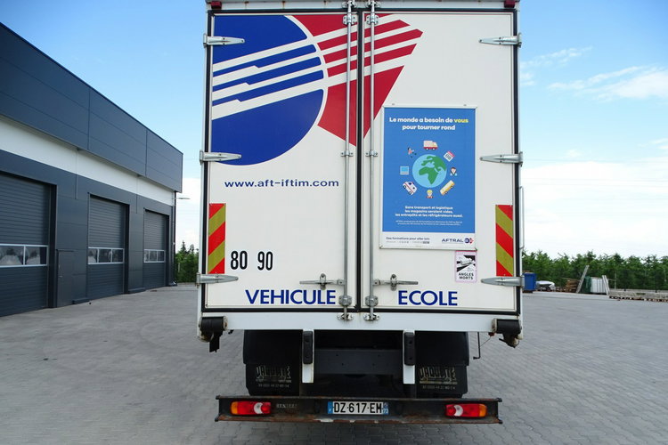 Renault MIDLUM 240 DXI 6 Osobowa Kabina Sprowadzony Firanka Przebieg Udokumentowany Klimatyzacja Poduszki Brygadówka Manual zdjęcie 23