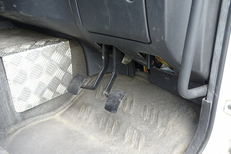 Renault MIDLUM 240 DXI 6 Osobowa Kabina Sprowadzony Firanka Przebieg Udokumentowany Klimatyzacja Poduszki Brygadówka Manual zdjęcie 9