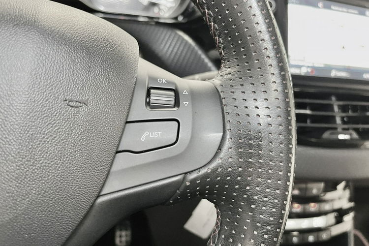 Peugeot 2008 1.2 110KM GT-Line Automat Lift Klimatronic Navi GPS ALU 17 Led NIEMIEC zdjęcie 23