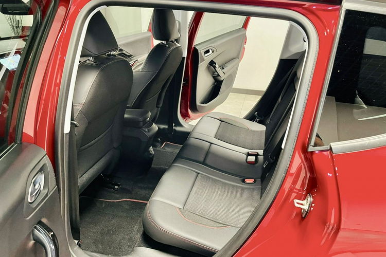 Peugeot 2008 1.2 110KM GT-Line Automat Lift Klimatronic Navi GPS ALU 17 Led NIEMIEC zdjęcie 28