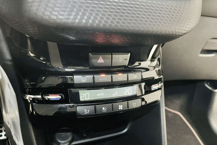 Peugeot 2008 1.2 110KM GT-Line Automat Lift Klimatronic Navi GPS ALU 17 Led NIEMIEC zdjęcie 29