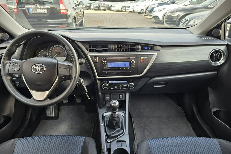 Toyota Auris zdjęcie 16