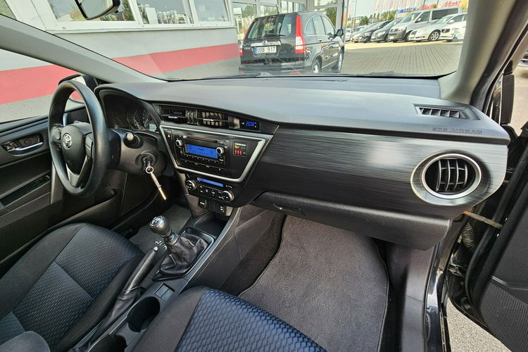 Toyota Auris zdjęcie 19