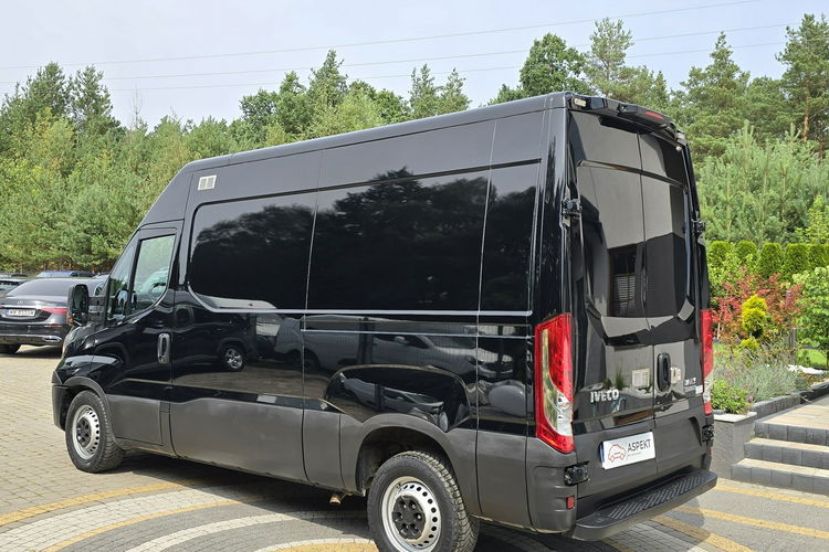 Iveco Daily 35S18 3.0 JTD 180KM Hi-Matic / I-właściciel / zdjęcie 6