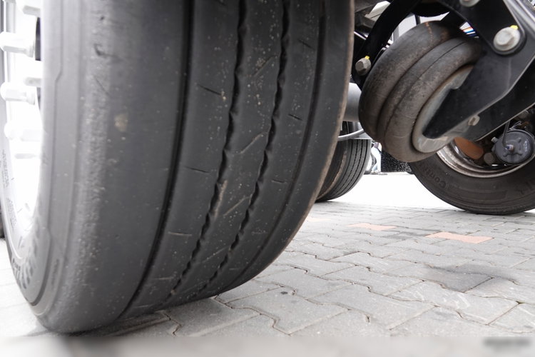 KRONE / NACZEPA PODKONTENEROWA / NOWA / 2023 ROK / ROZSUWANY TYŁ / DO WSZYSTKICH KONTENERÓW / OŚ PODNOSZONA / zdjęcie 17