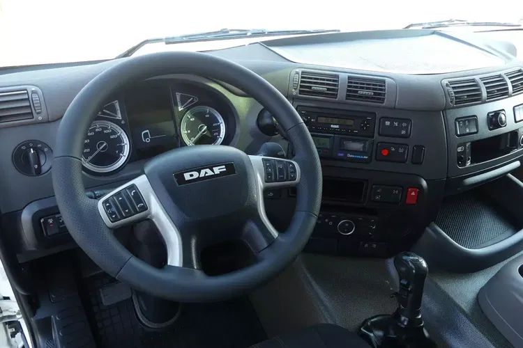 DAF CF 370 / 6x2 / CHŁODNIA 8.25 + WINDA / EURO 6 / 330 TYS KM / zdjęcie 22