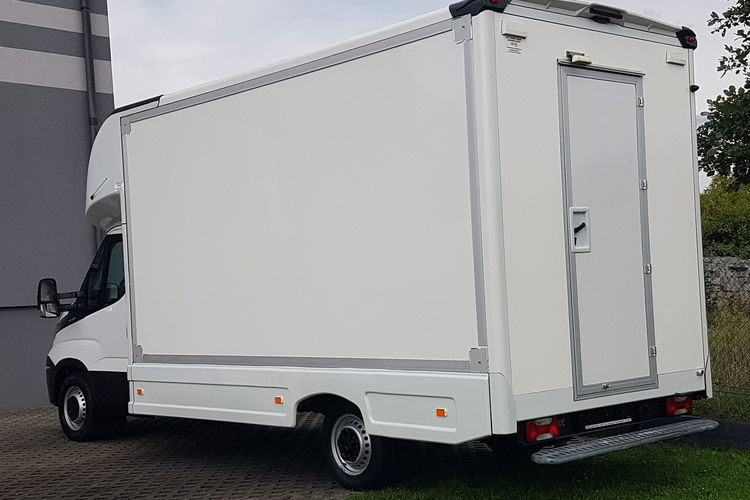 Iveco Daily KONTENER NISKOPODŁOGOWY 4.31x2.23x2.42 SKLEP KAMPER KLIMA FOODTRUCK zdjęcie 3