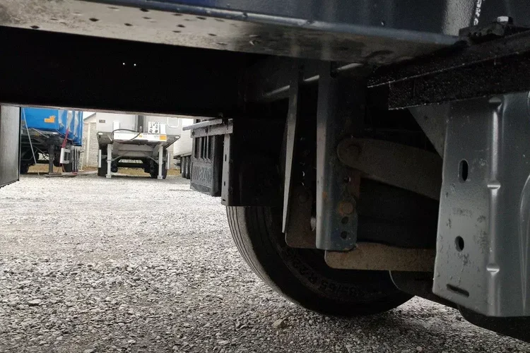 Wielton NS3F Kontener Tył Drzwi Izoterma Chłodnia bez Agregatu Koffer zdjęcie 9