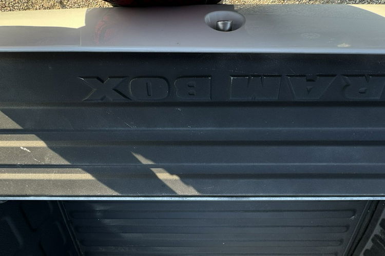 Dodge RAM 5.7 HEMI laramie doinwestowany brak wkładu bogata wersja gwarancja zdjęcie 8