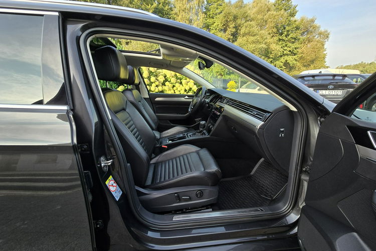 Volkswagen Passat 2.0 TDi 150KM DSG Highline / Panorama / Kamery 360 / I-właściciel zdjęcie 12