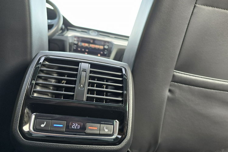 Volkswagen Passat 2.0 TDi 150KM DSG Highline / Panorama / Kamery 360 / I-właściciel zdjęcie 23