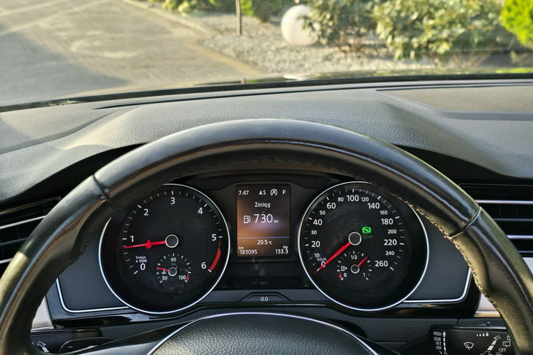 Volkswagen Passat 2.0 TDi 150KM DSG Highline / Panorama / Kamery 360 / I-właściciel zdjęcie 25