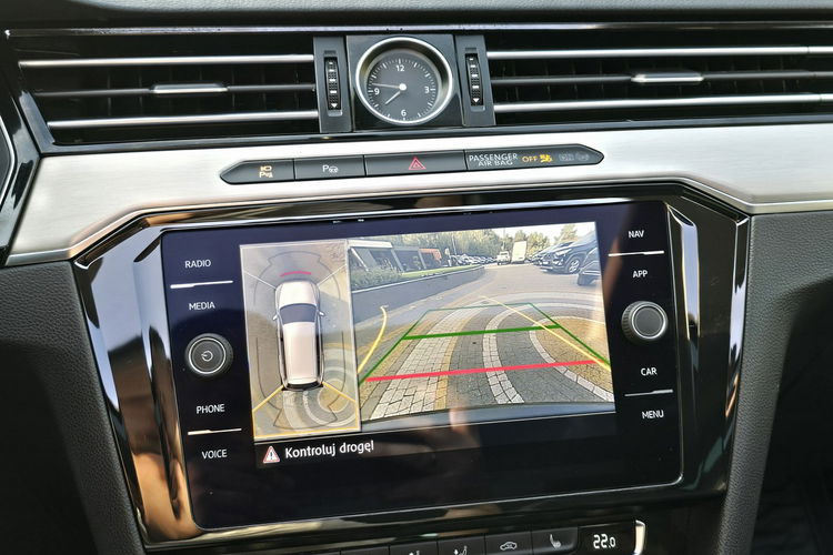 Volkswagen Passat 2.0 TDi 150KM DSG Highline / Panorama / Kamery 360 / I-właściciel zdjęcie 28