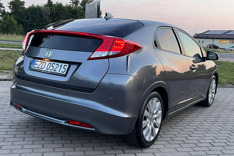 Honda Civic 1.8 I-VTEC Benzyna Gwarancja zdjęcie 8