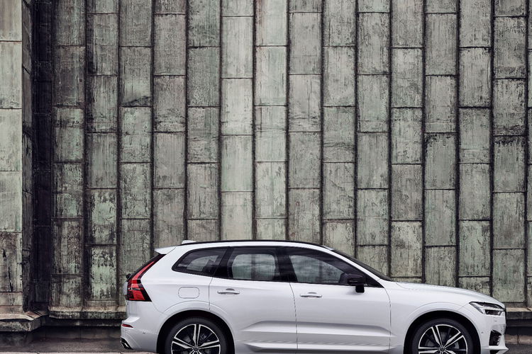 VOLVO XC 60 B4 B Plus Dark aut zdjęcie 2