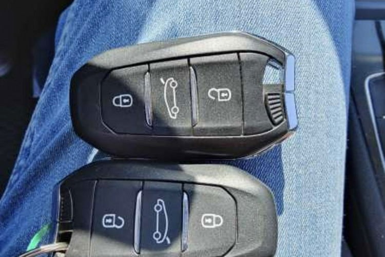 Peugeot 3008 1.5HDI Allure max wersja ledy xenon skóry naci kamery 360 gwa zdjęcie 17