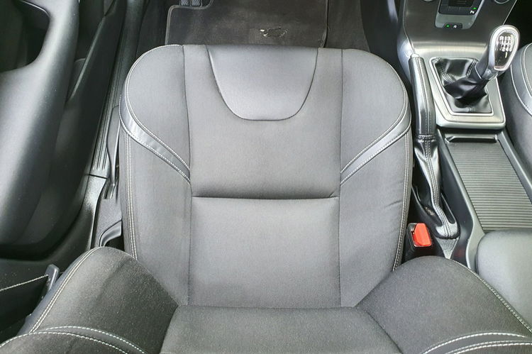 Volvo V40 1.6 D2 115KM # Momentum # Navi # Pół Skóra # Parktronic # Zadbany zdjęcie 16