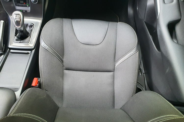 Volvo V40 1.6 D2 115KM # Momentum # Navi # Pół Skóra # Parktronic # Zadbany zdjęcie 17