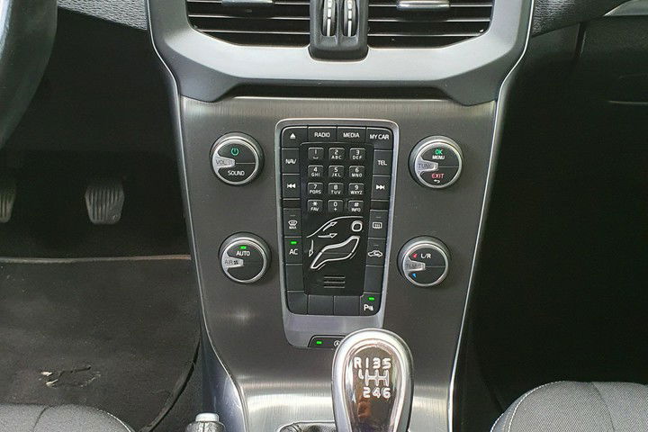 Volvo V40 1.6 D2 115KM # Momentum # Navi # Pół Skóra # Parktronic # Zadbany zdjęcie 22