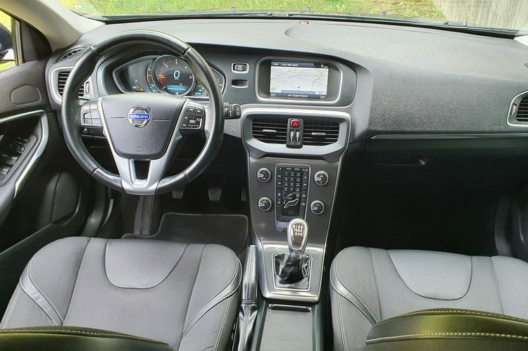 Volvo V40 1.6 D2 115KM # Momentum # Navi # Pół Skóra # Parktronic # Zadbany zdjęcie 5